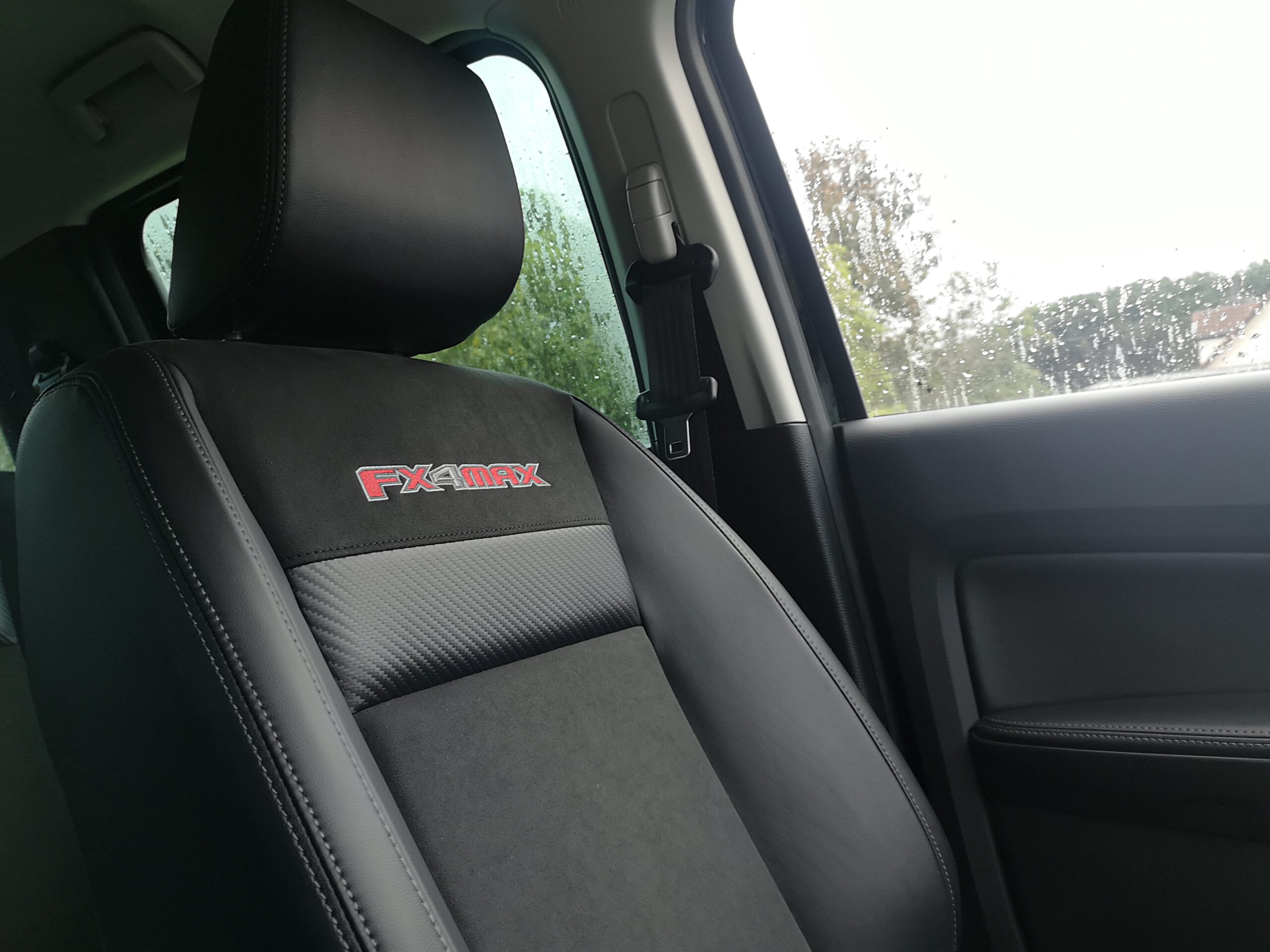 FX4 Max seats