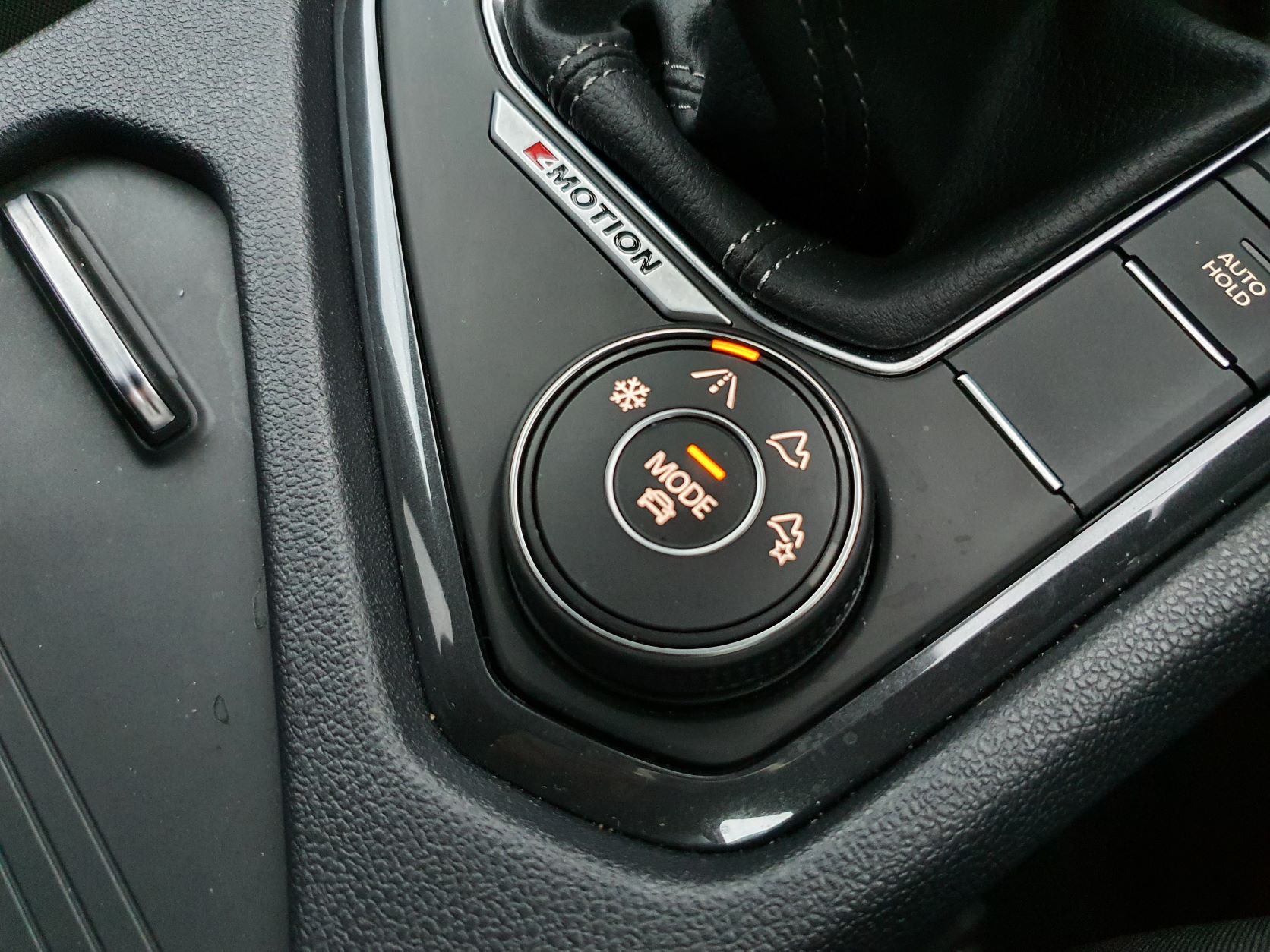 Drive mode knob and '4Motion' badging on the interior of the new Volkswagen Tiguan Allspace R-Line