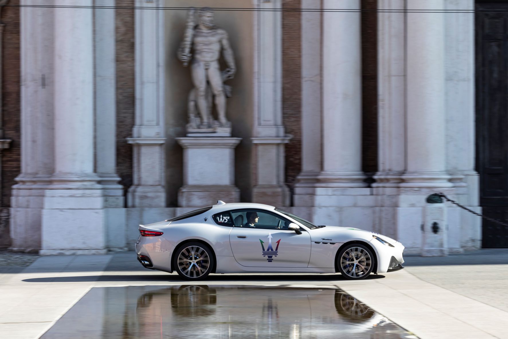 Side view of the new Maserati GranTurismo in white