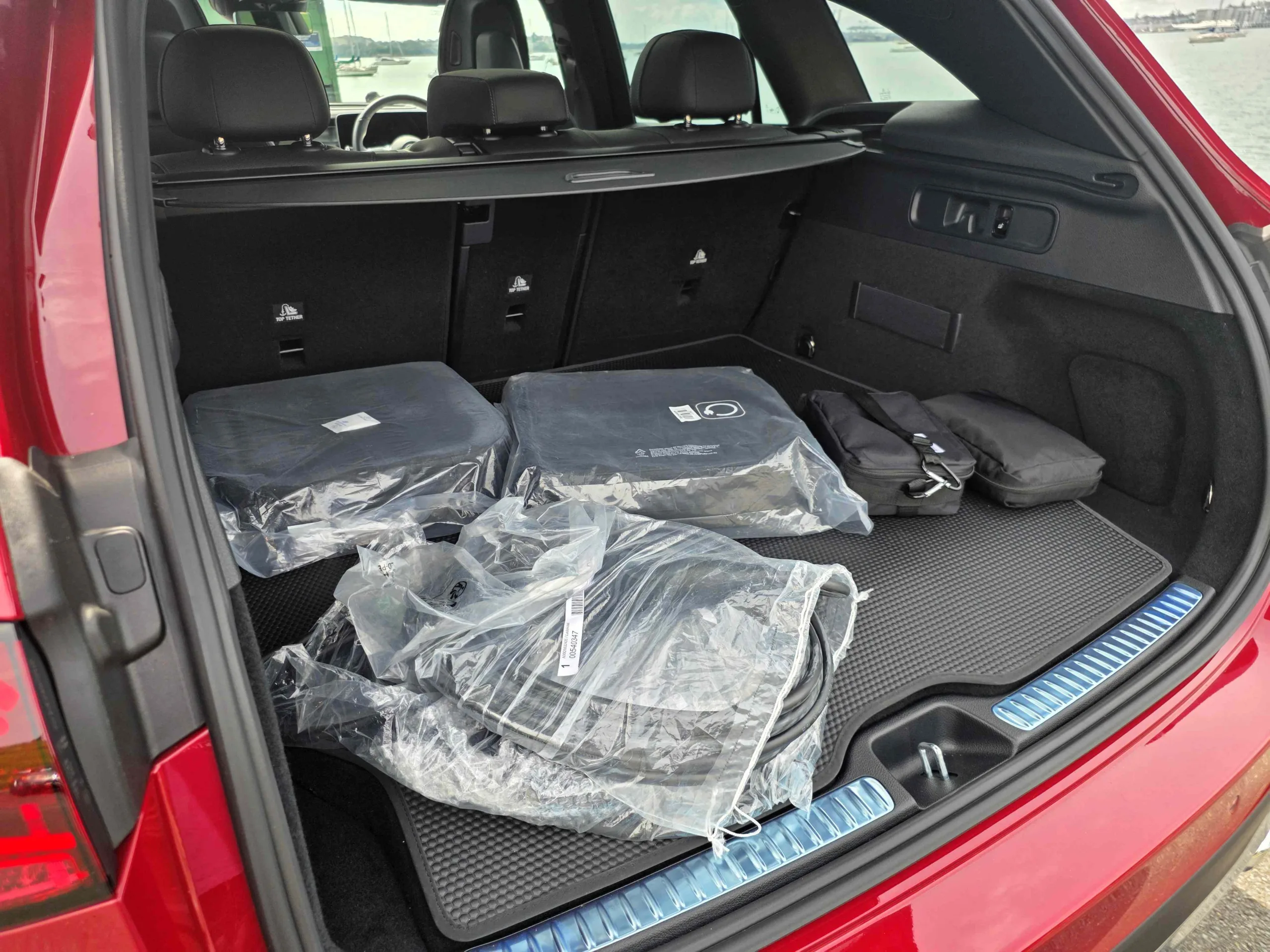 2025 Mercedes-Benz GLC 350e Review - Xmas Cheer with this Stylish and Savvy PHEV