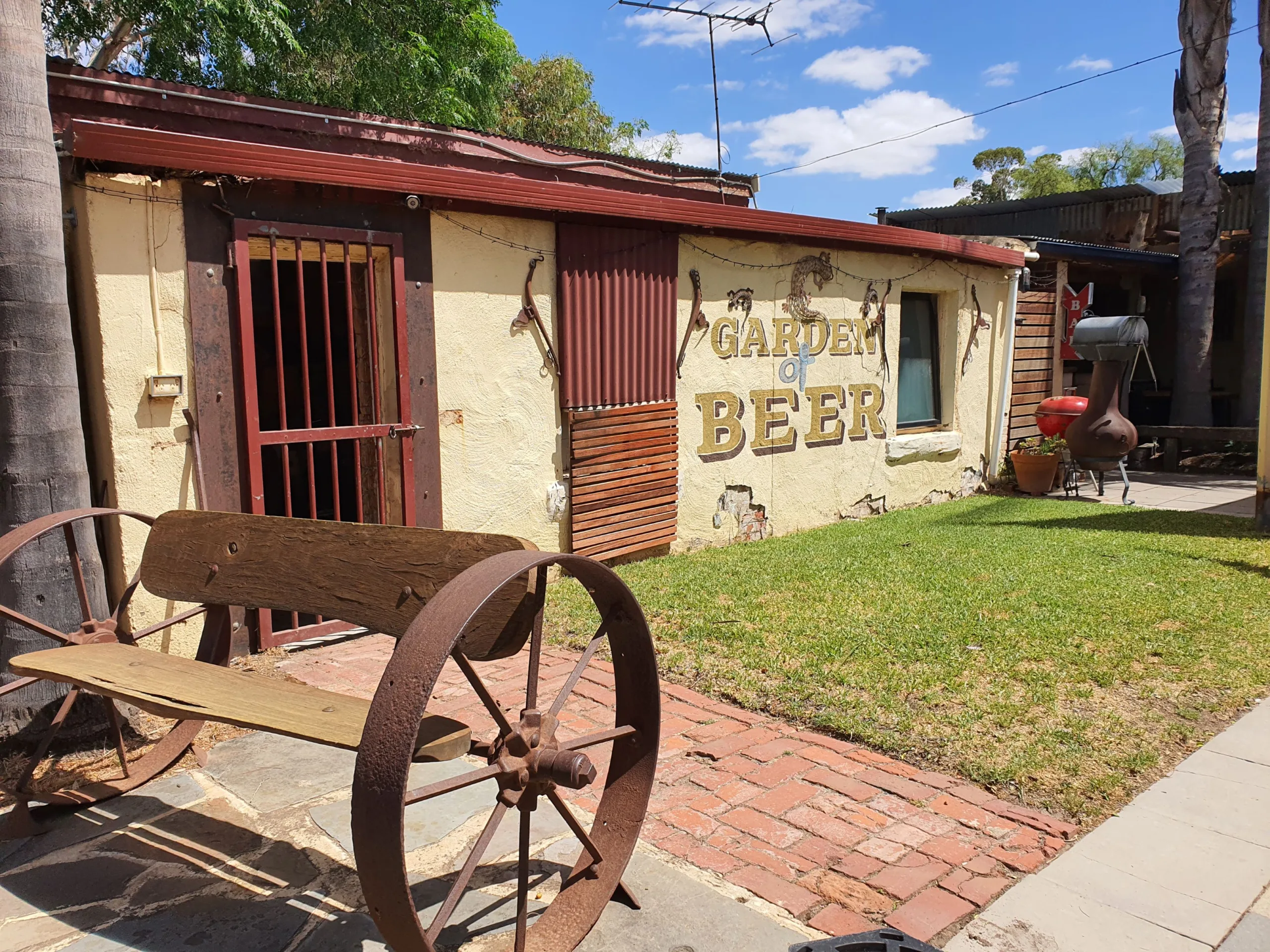 An old country hotel in South Australia, just north of Adelaide.