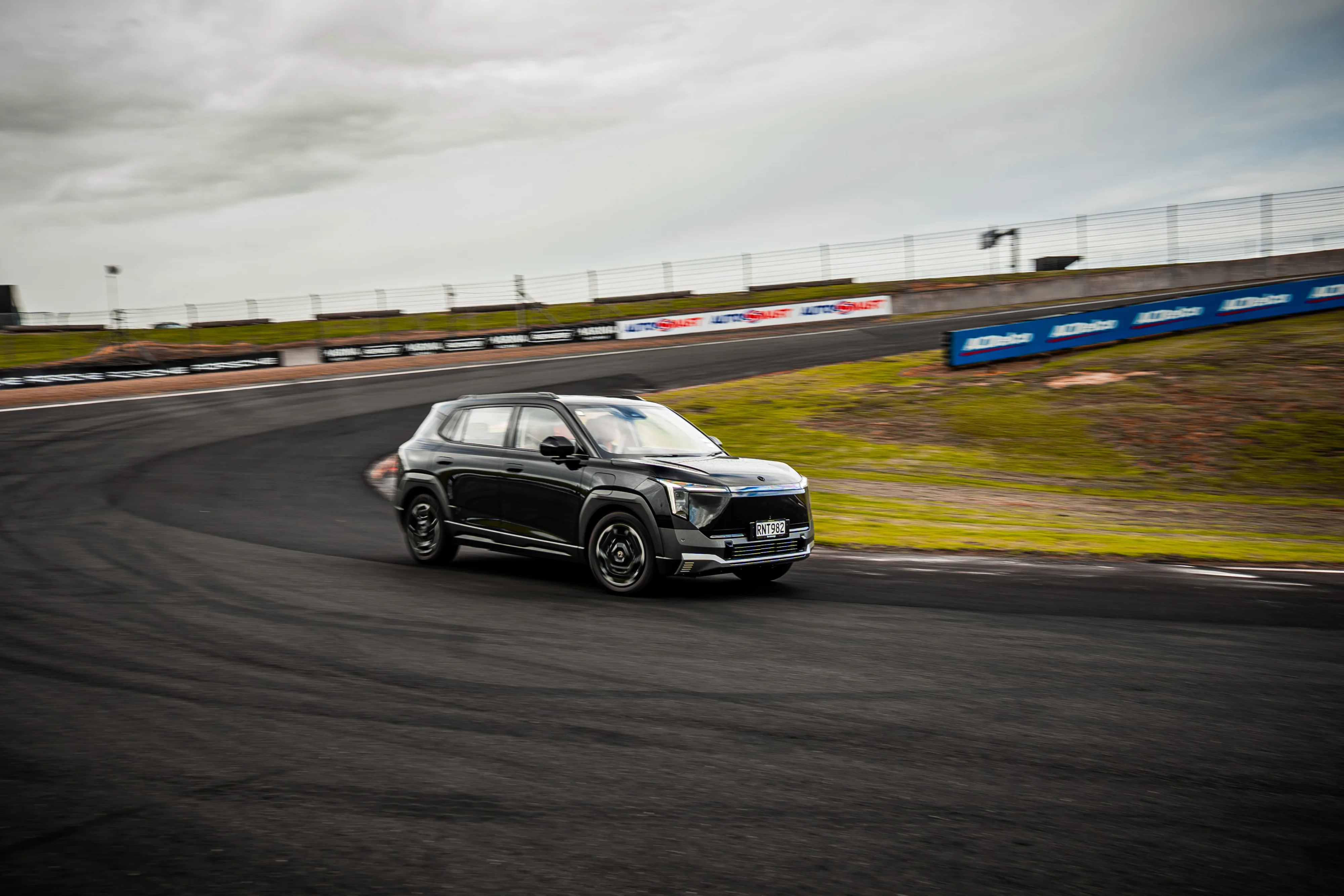 Dongfeng Vigo and 007 first drive NZ - out of the box thinking