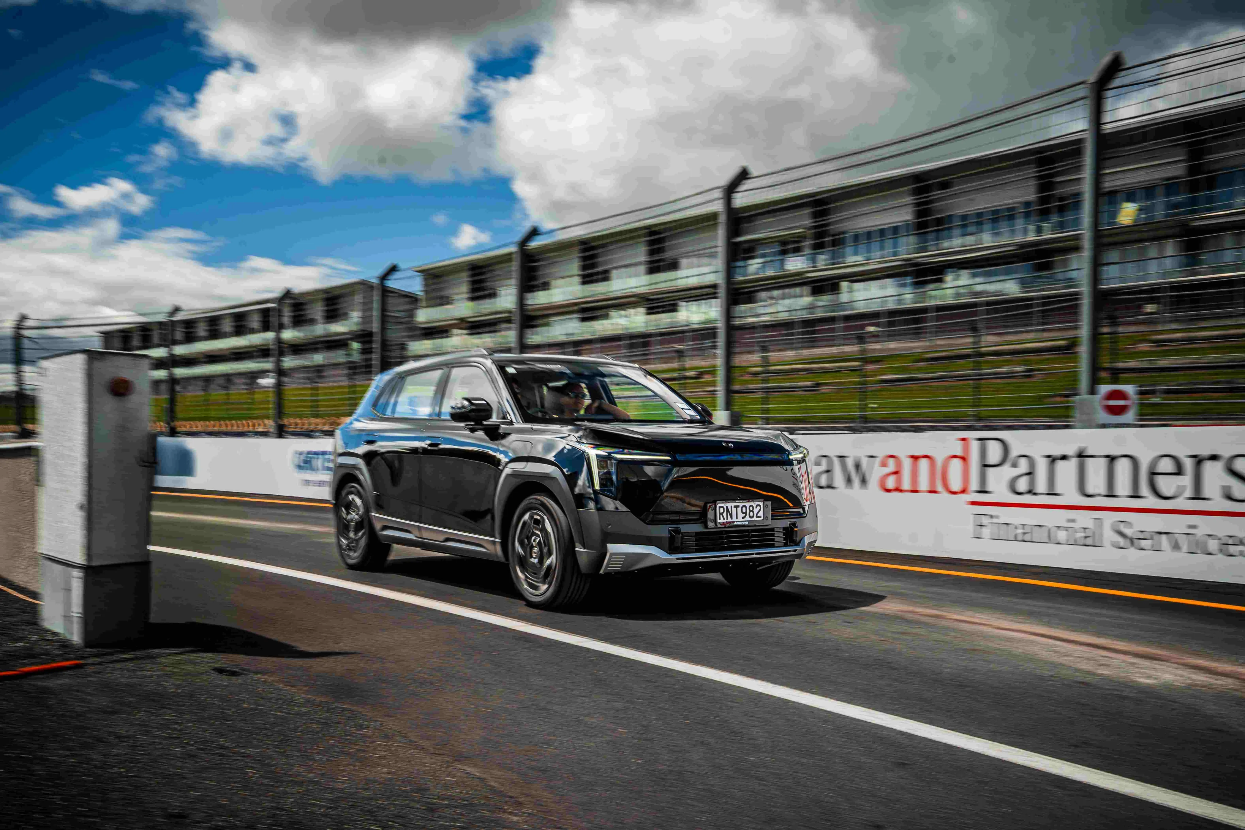 Dongfeng Vigo and 007 first drive NZ - out of the box thinking