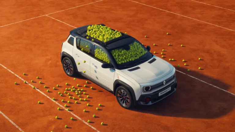 A photo of a Renault 4 filled with tennis balls on a clay court ahead of the 2026 Roland Garros tournament.